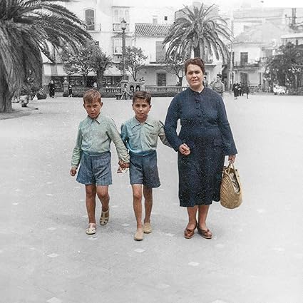 Pepito y Paquito (2 LP + CD Deluxe) + Libro + Imágenes Inéditas. - Pepe de Lucía y Paco de Lucía | VinylStation Radio